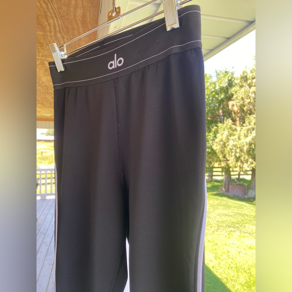 ALO Yoga Airlift Black Leggings